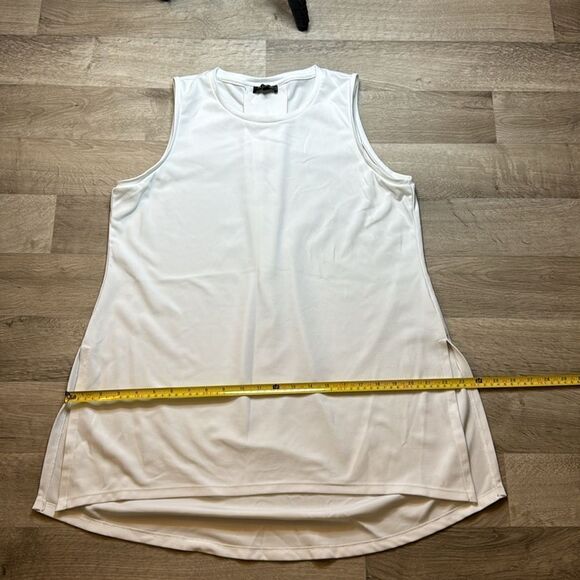 The Limited White Sleeveless top. Large. Stretchy material. - Picture 5 of 6